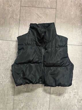 Double Zero Black Lightweight Cropped puffer vest XS EUC